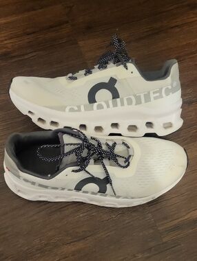On Running Men's Black & White Running Shoe Interior